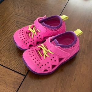 Toddler crocs